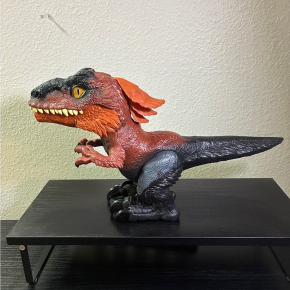 Jurassic World Other - Jurassic World Dominion Uncaged Ultimate Pyroraptor Motion & Sounds Works